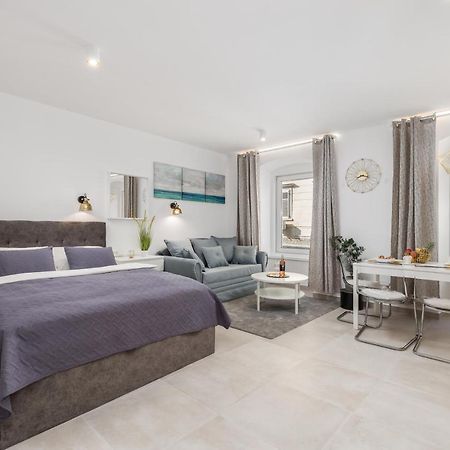 Srnec Apartments - Korzo Rijeka Ngoại thất bức ảnh