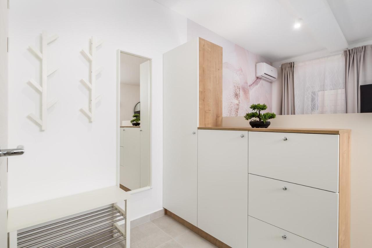 Srnec Apartments - Korzo Rijeka Ngoại thất bức ảnh