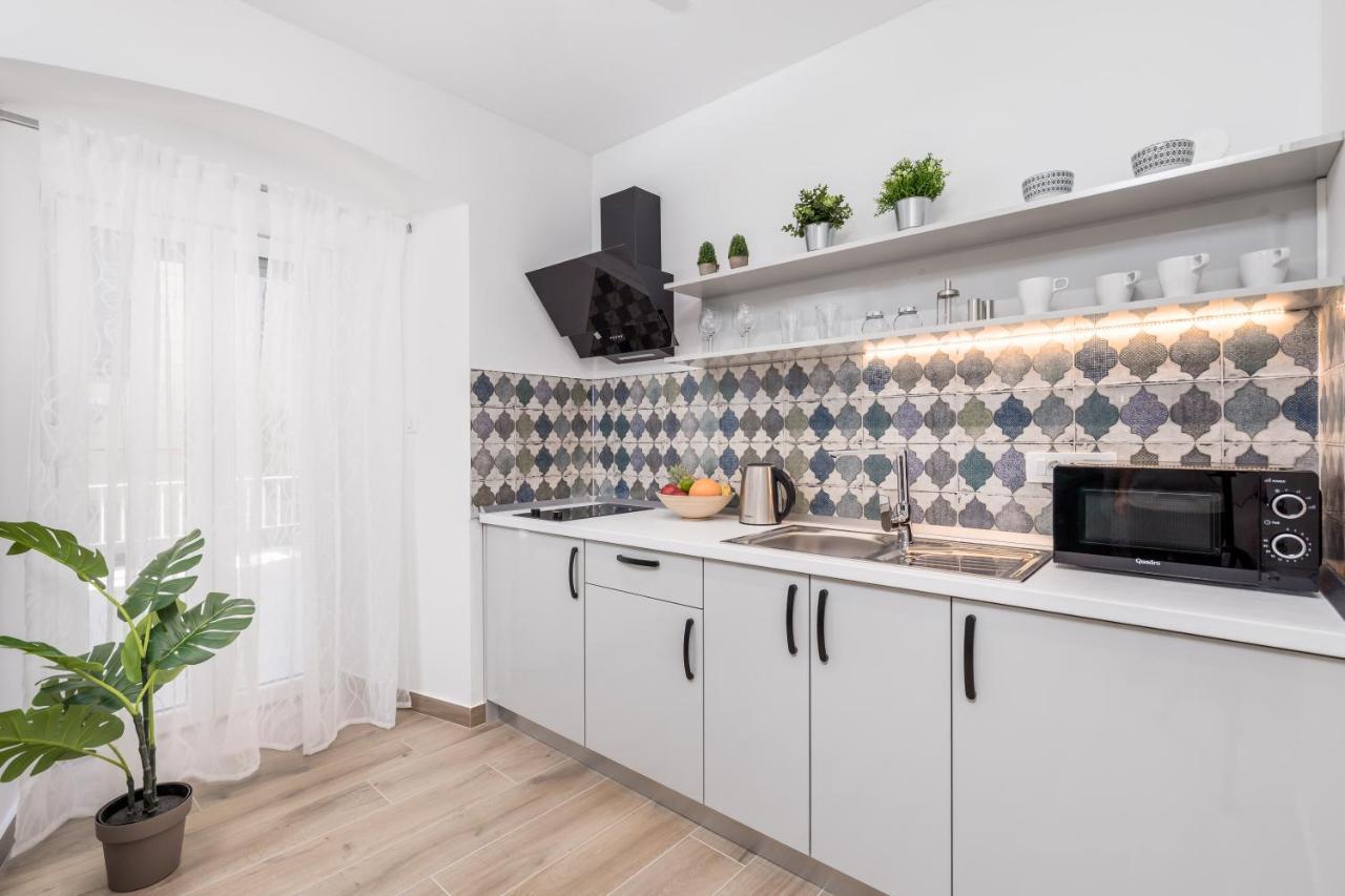 Srnec Apartments - Korzo Rijeka Ngoại thất bức ảnh