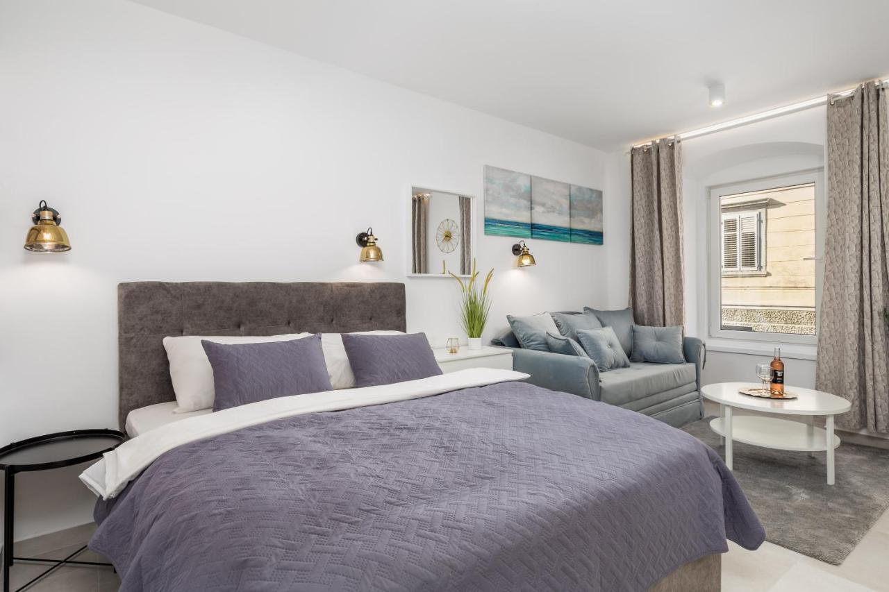 Srnec Apartments - Korzo Rijeka Ngoại thất bức ảnh