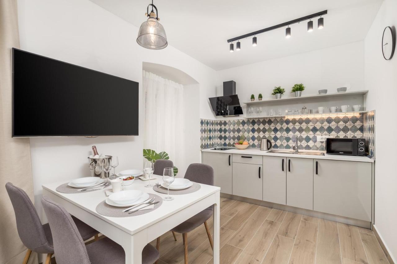 Srnec Apartments - Korzo Rijeka Ngoại thất bức ảnh