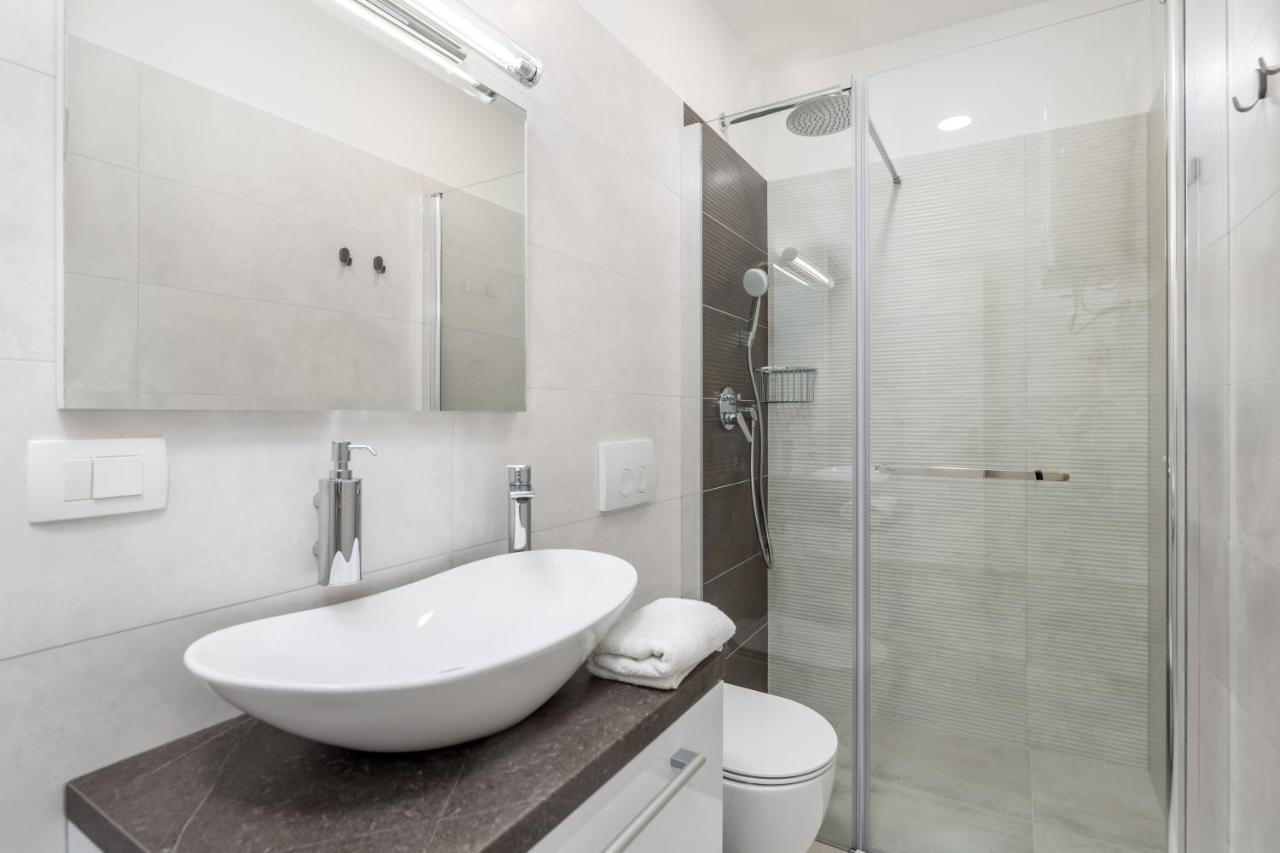 Srnec Apartments - Korzo Rijeka Ngoại thất bức ảnh