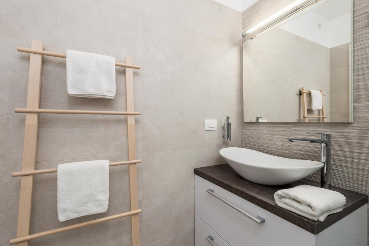 Srnec Apartments - Korzo Rijeka Ngoại thất bức ảnh