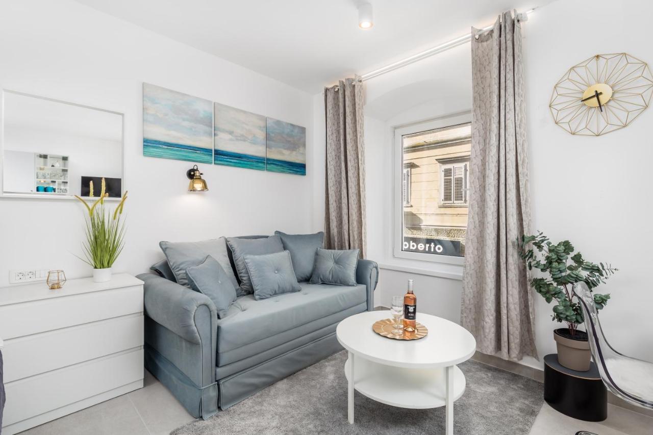Srnec Apartments - Korzo Rijeka Ngoại thất bức ảnh