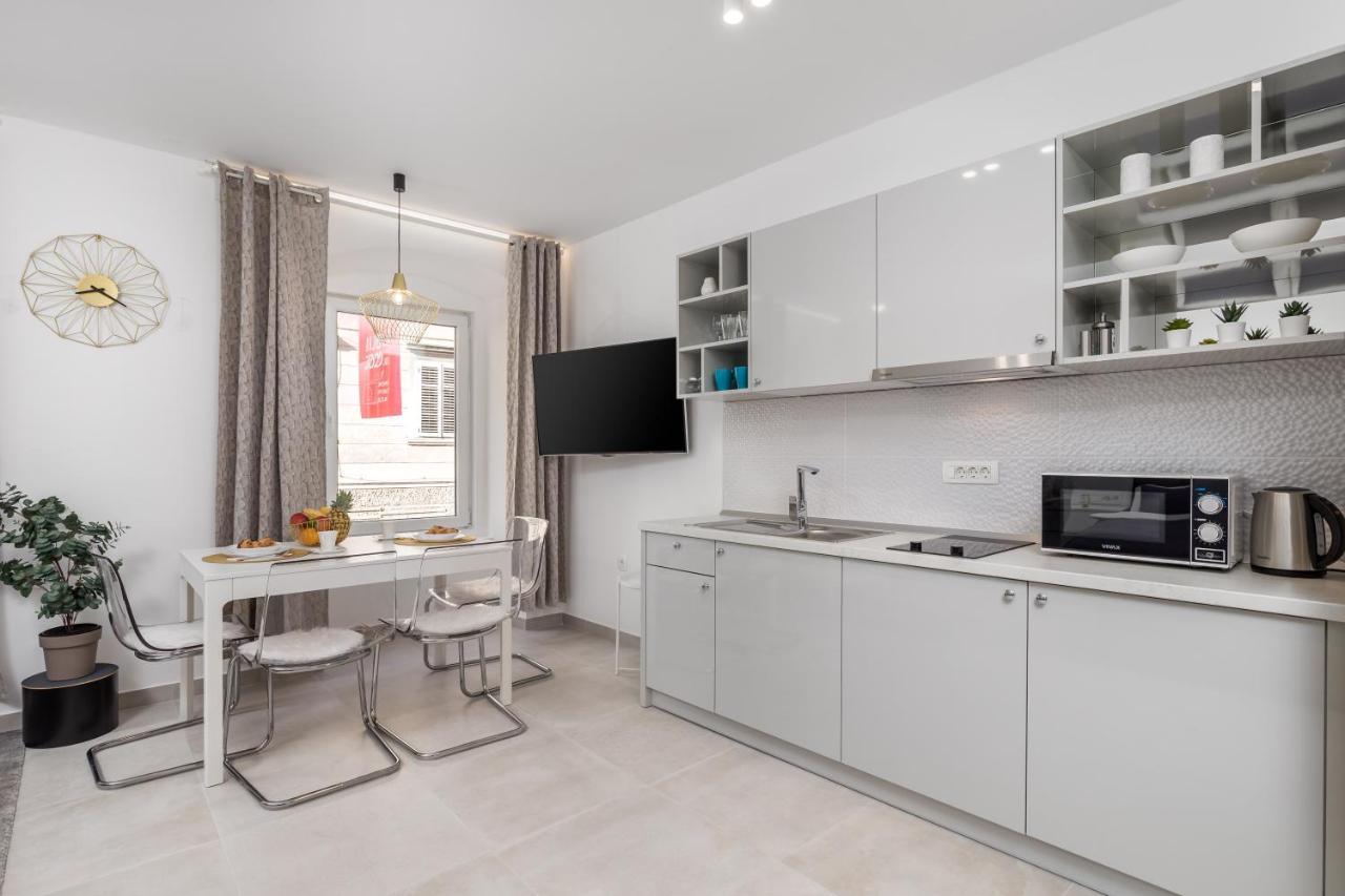 Srnec Apartments - Korzo Rijeka Ngoại thất bức ảnh