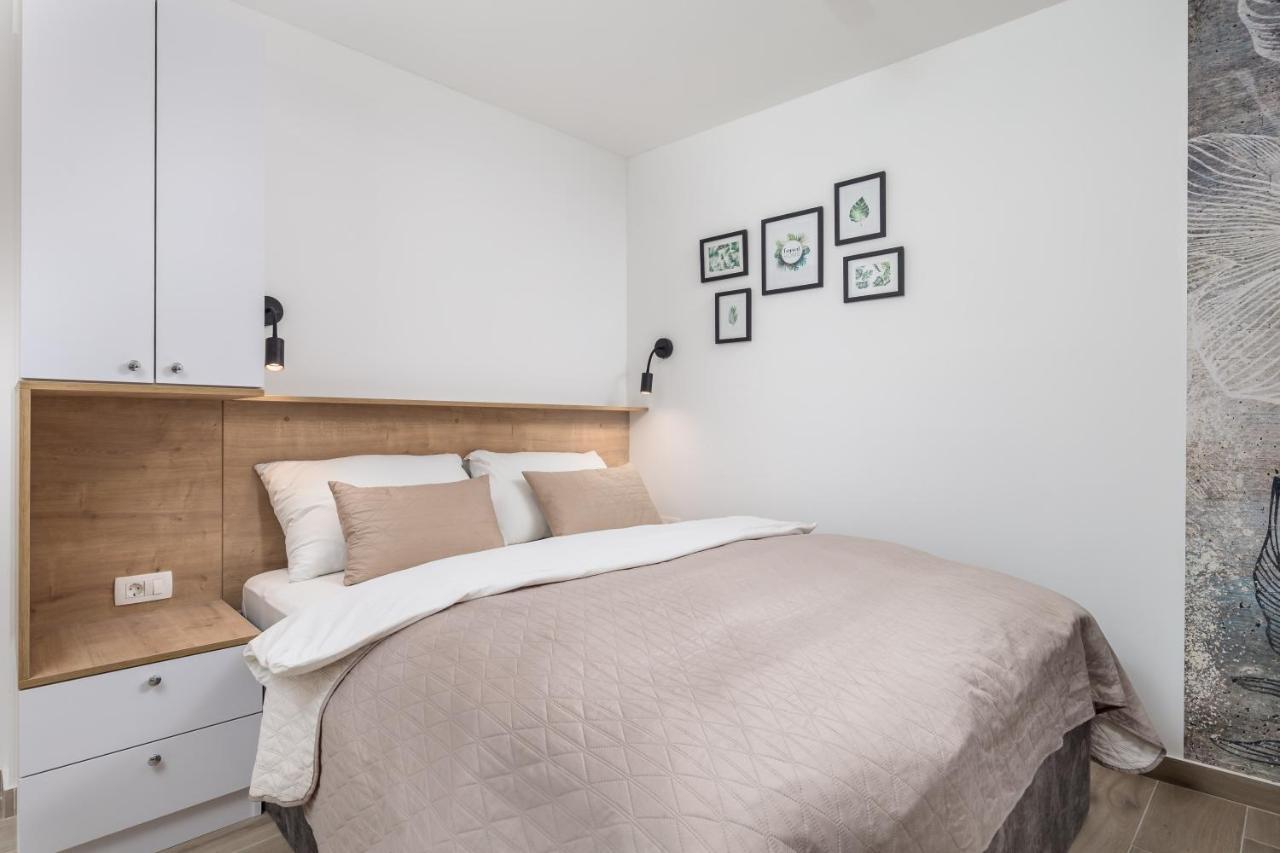 Srnec Apartments - Korzo Rijeka Ngoại thất bức ảnh