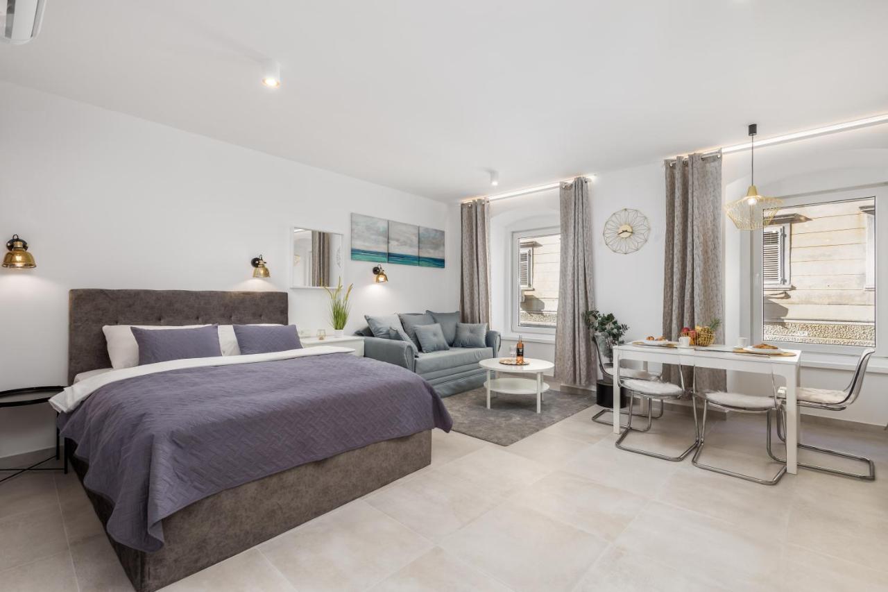 Srnec Apartments - Korzo Rijeka Ngoại thất bức ảnh