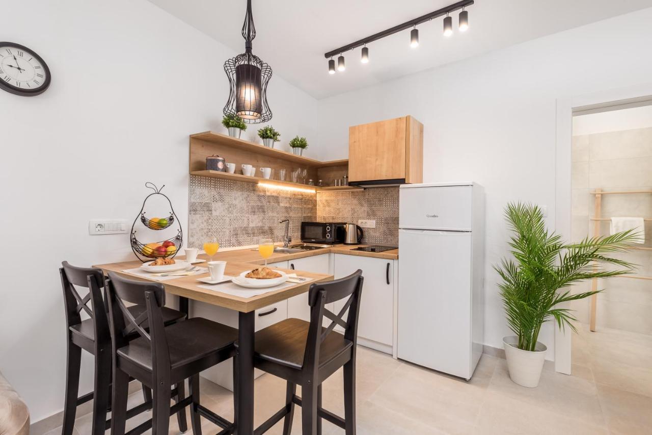 Srnec Apartments - Korzo Rijeka Ngoại thất bức ảnh
